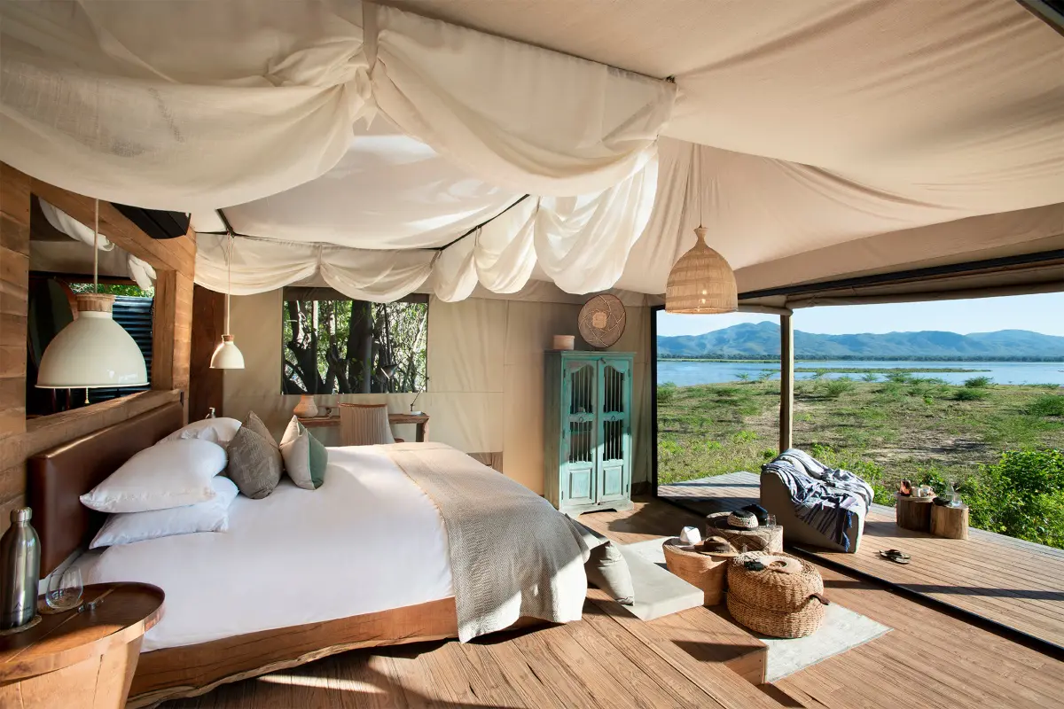 safari lodge luxury bedroom